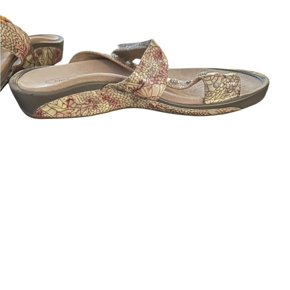 AETREX Izzy Adjustable Slide Sandals Rose Cream Gold Snakeskin Silvertone Studs - Picture 6 of 10